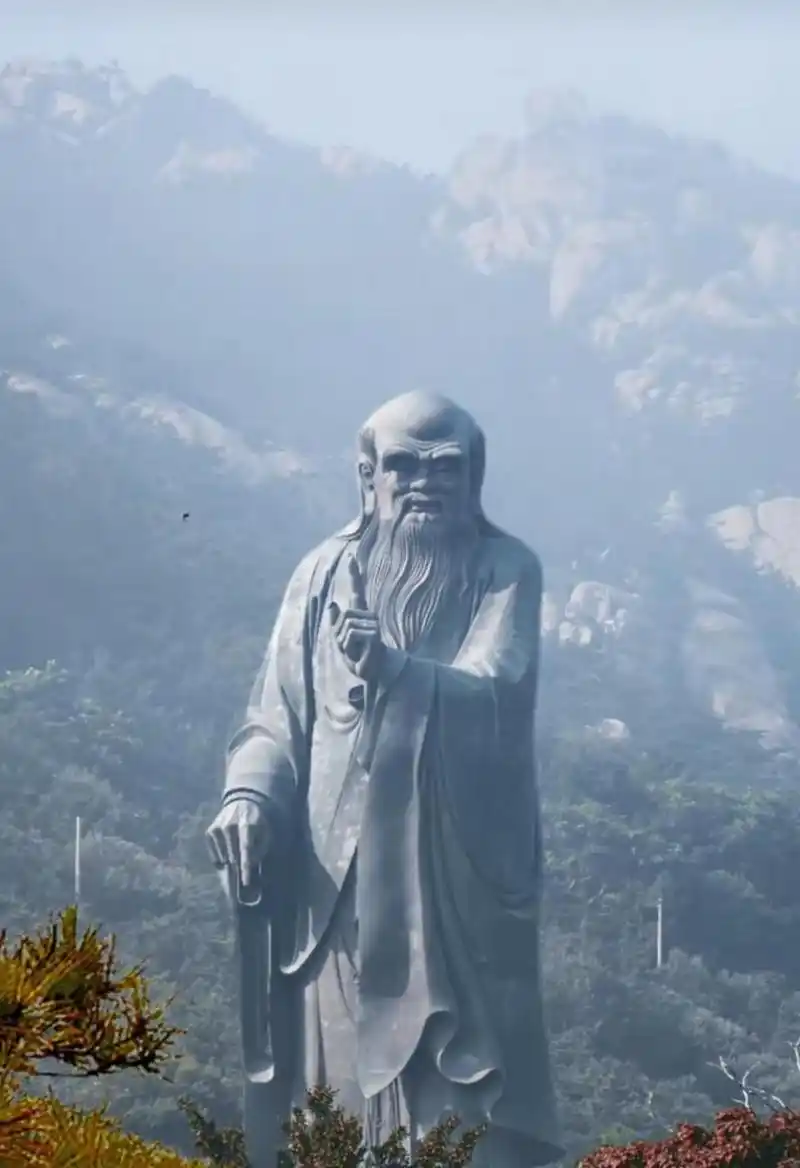 老子雕像,左手指天,右手指地,到底代表什么意思?