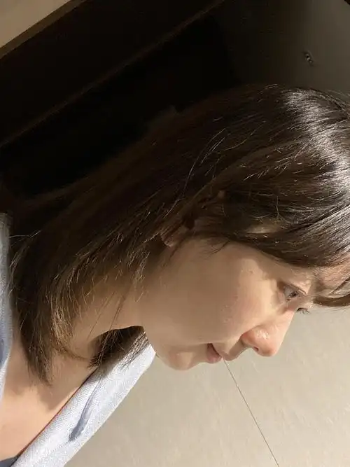 这个侧面如何调整下比较好呢?尤其是眼睛凸?