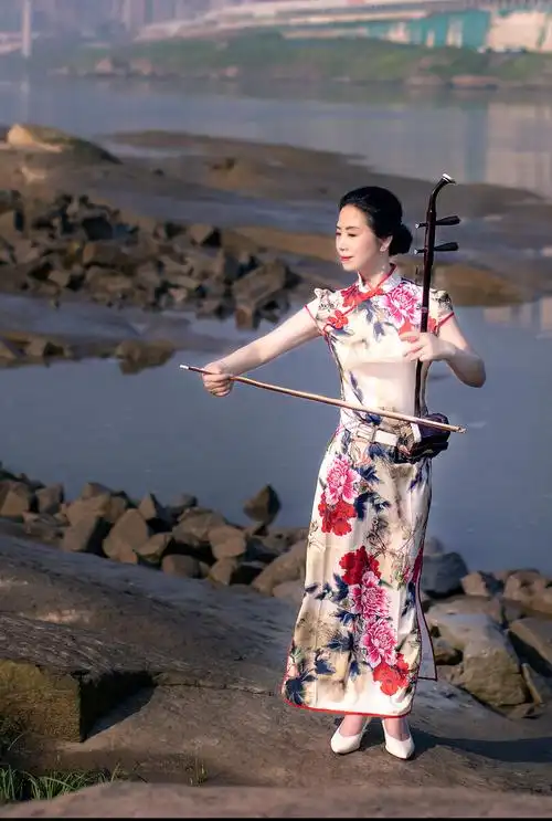 美女二胡爱好者