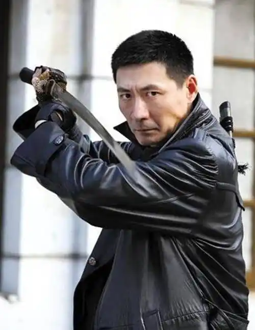 但还是希望导演钱雁秋能充分发挥脑洞,坚持不懈地把燕双鹰系列更新