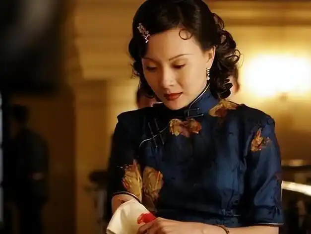 2005年,陈数和柳云龙合作出演了谍战片《暗算》,在剧中她饰演了美貌与