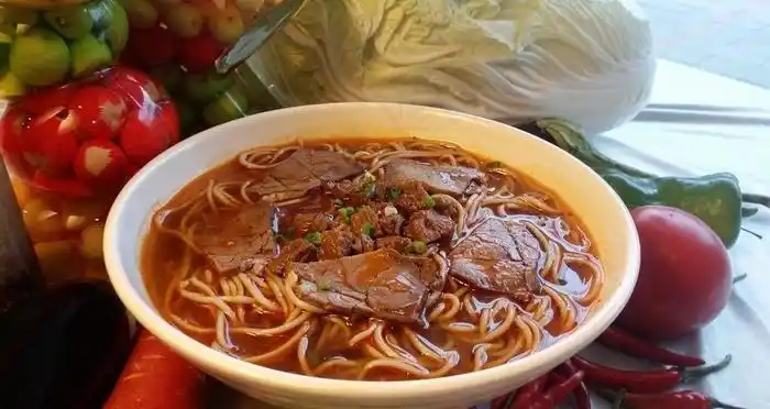 卤香红烧牛肉面图片