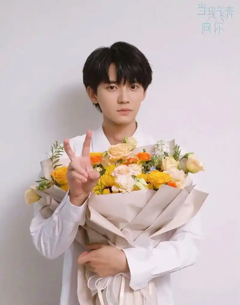 当我飞奔向你 #周翊然#张淼怡 - 抖音