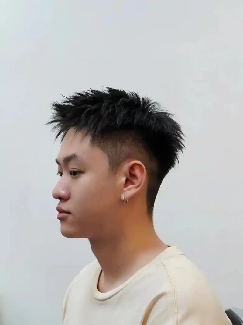 男生干净高级感钢夹前刺 #懂你的发型师 #to - 抖音