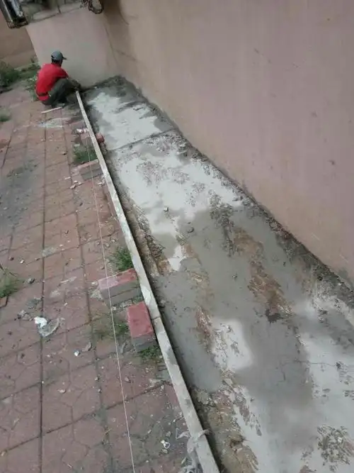 7#楼围散水施工中