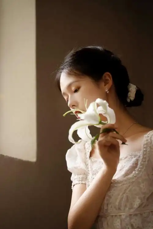 优雅的女人摄影师李小明同学