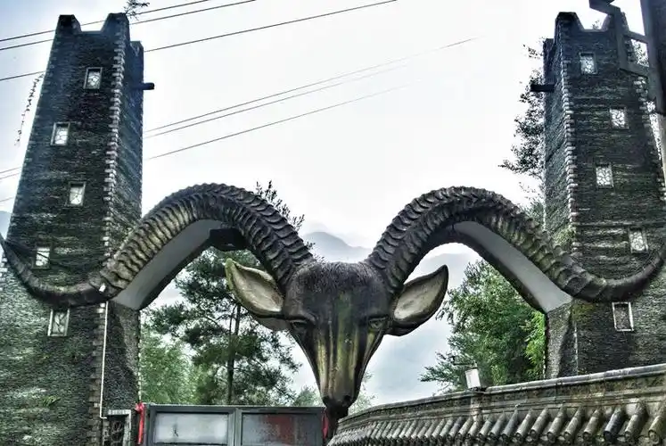 一直对羌族的那些羊头图腾什么的感兴趣.