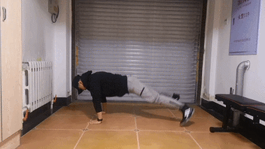 动作4,俯卧开合跳收腹跳