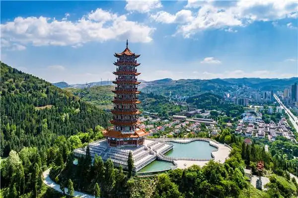 六盘水大旅游环线,包含全市著名旅游景点,既可以欣赏迤逦的山水风光