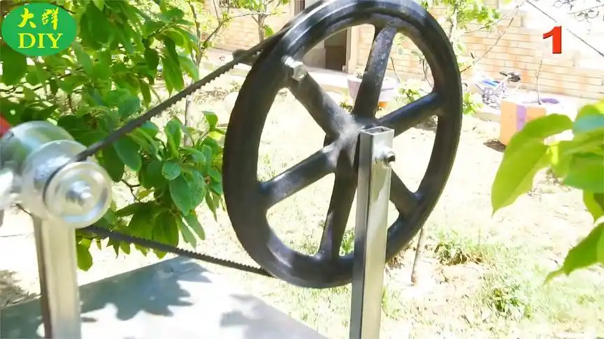 简单制作手动抽水机2,创意无处不在!