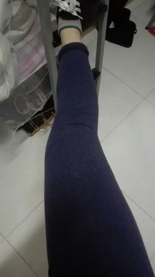 各位美丽的妹子们,我想知道这个腿腿弯的原因哎?