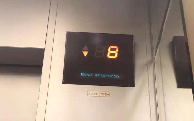 90年代的日本三菱电梯,保养非常好,位于北京饭店.