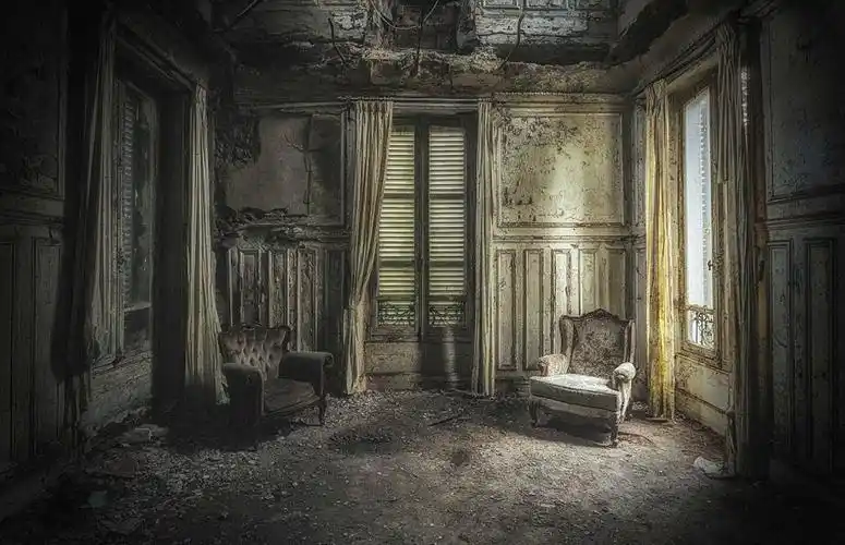 探秘欧洲废弃城堡荒僻阴森如鬼宅高清组图