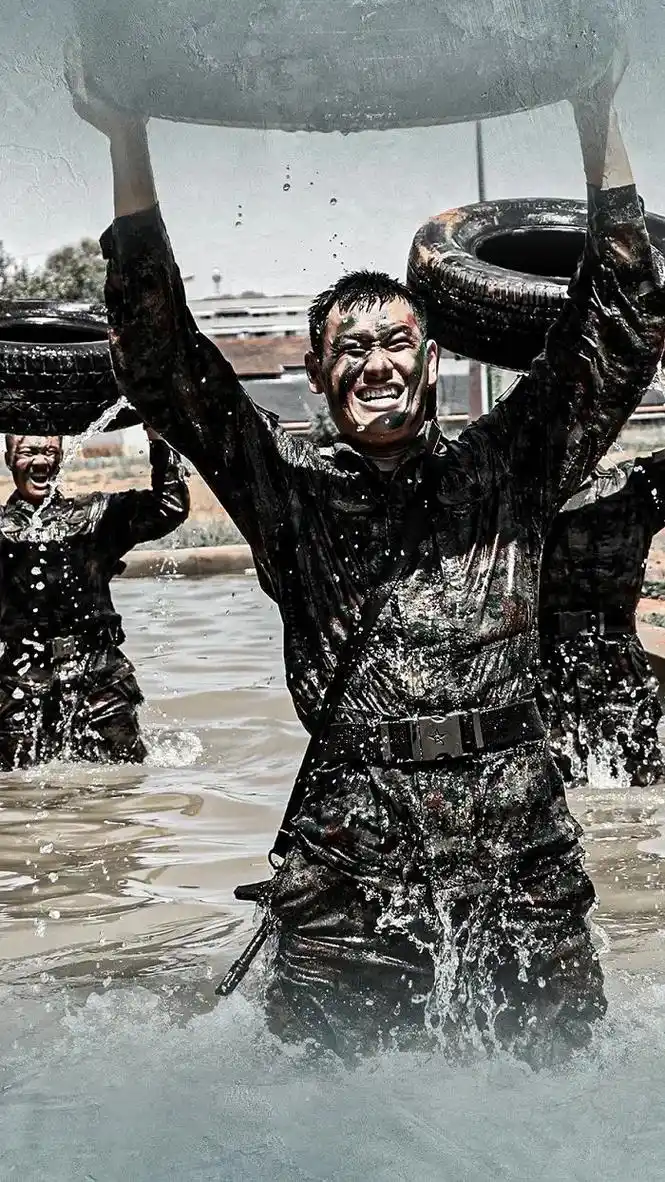 高温酷暑练兵备战正当时一组高清大图带你领略警卫兵的超燃训练瞬