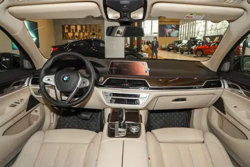 宝马7系内饰(宝马7系内饰颜色大全)