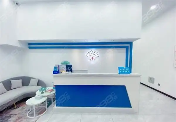 天津勃朗口腔门诊部前台.jpg