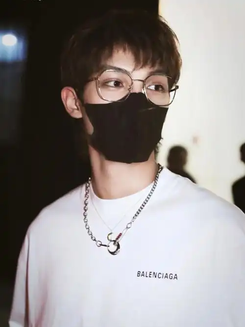 段星星夜半金丝眼镜框