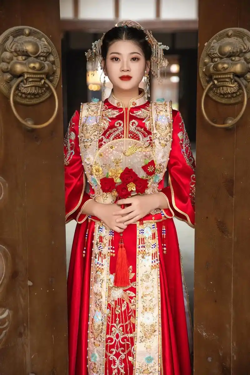 经典中式初遇婚纱摄影客片秀禾服婚纱照