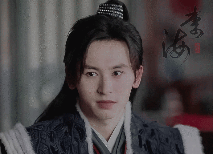 老温给阿絮梳头时候阿絮没有半点惊讶,说明手受伤.