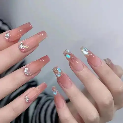 今天我就来给大家分享一下渐变色美甲的正确打开方式,让你的指尖也