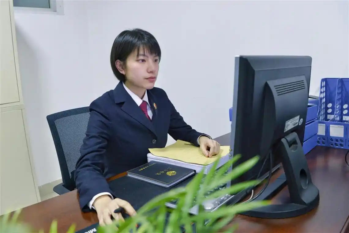 全国人民满意的公务员何娅茜侠骨柔情捍正义