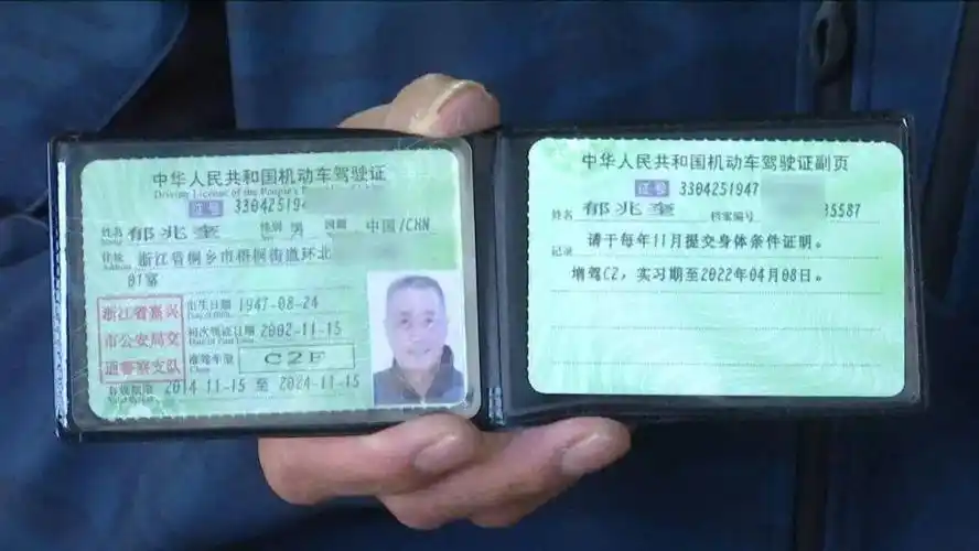 尽管驾驶证已经到手,不过老郁知道上路还是要打起十二分精神.