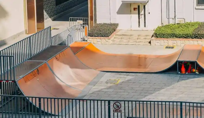 比街头地形还丰富!大型室内练习场地,随意畅滑,体验感满分!