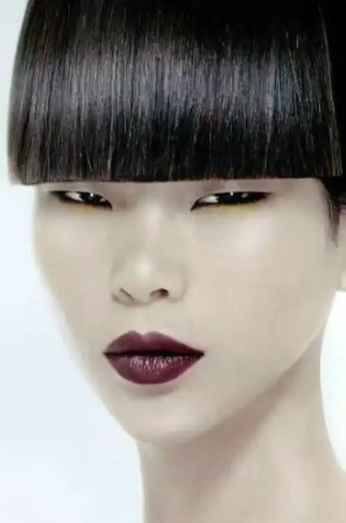 "中国第一丑模":从小眼雀斑丑女,成为中国第一位国际超模