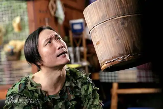 《无价之宝》曝剧照 郑中基"绿叶犀利哥"造型