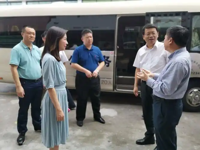 龙华区委副书记,政法委书记苗宁礼同志一行来我区调研基层社会治理