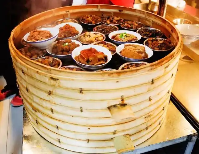 p data-id="gnvhihdepr">《三蒸九扣八大碗》是川菜的一种,是最具