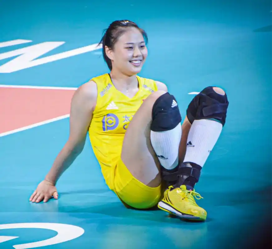 女排劳模这两天龚翔宇挺忙的刚拍完广告大片又提醒大家开学了