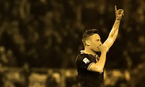 也有人说,托蒂算不得世界顶级巨星,因为他从没获得过证明自己价值的