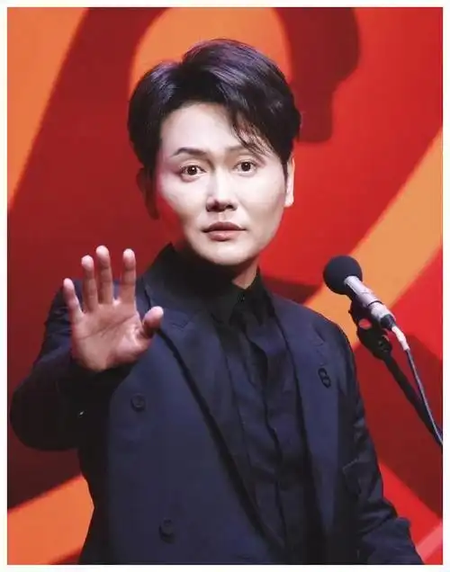 德云社孟鹤堂旅行,不忘创作,新段子即将问世,粉丝期待!