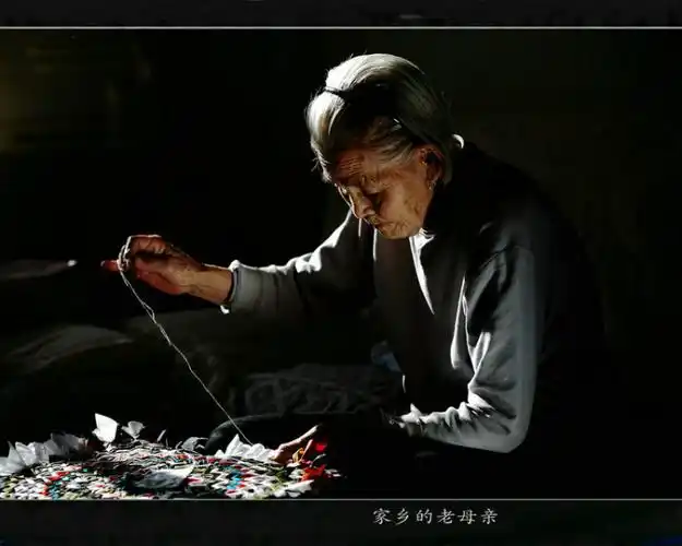 家乡的母亲图片素材