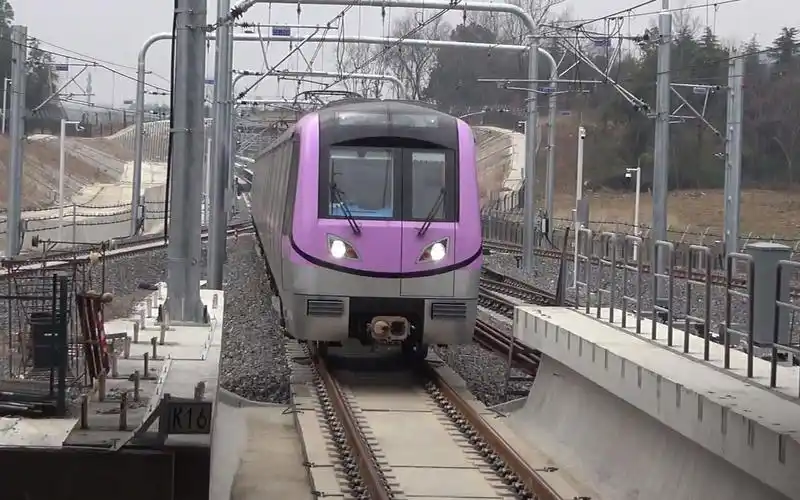 南京地铁s6号线南京猿人洞站 大站快车越行,普通车进出站