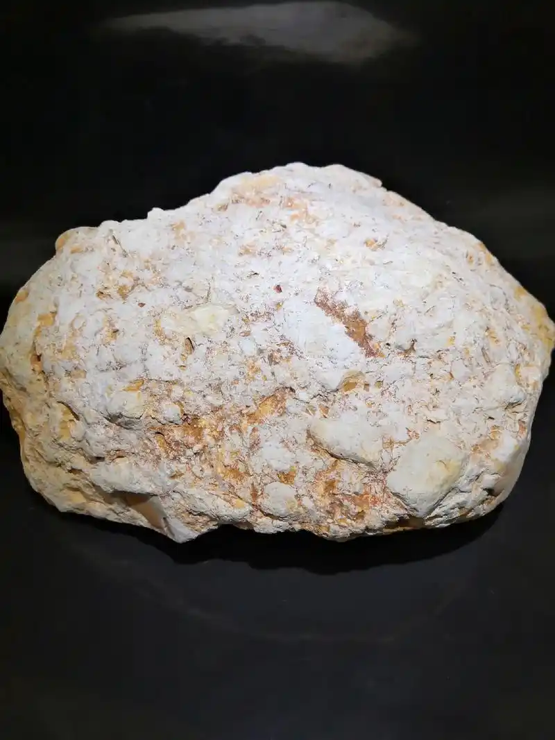 陨石科普.白色,月海玄武岩,轻微磁性 - 抖音