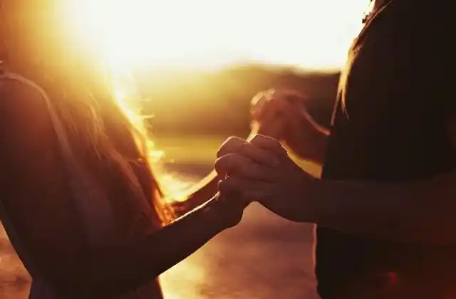 最浪漫的事情,就是和你一起慢慢变老,唯愿执子之手,与子偕老_点点软件