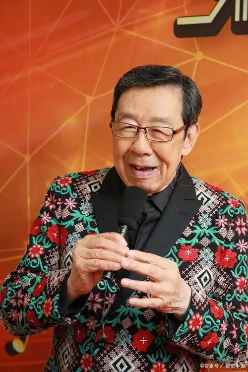 胡枫,香港影坛的传奇人物,从1953年出道至今,已经演艺七十载,参演过