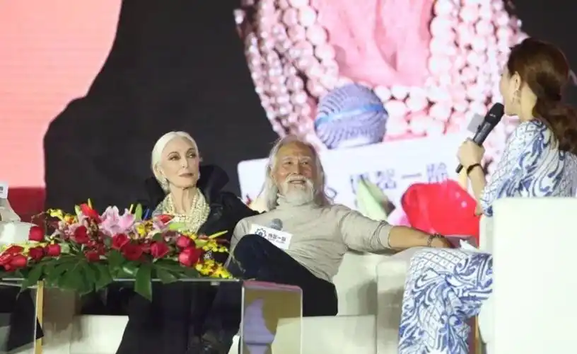 王德顺走了一辈子t台80多岁还在秀恩爱座驾充满男人味