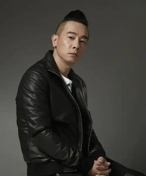 陈小春:所谓爱情,即一物降一物,古惑仔终收获差16岁的爱情