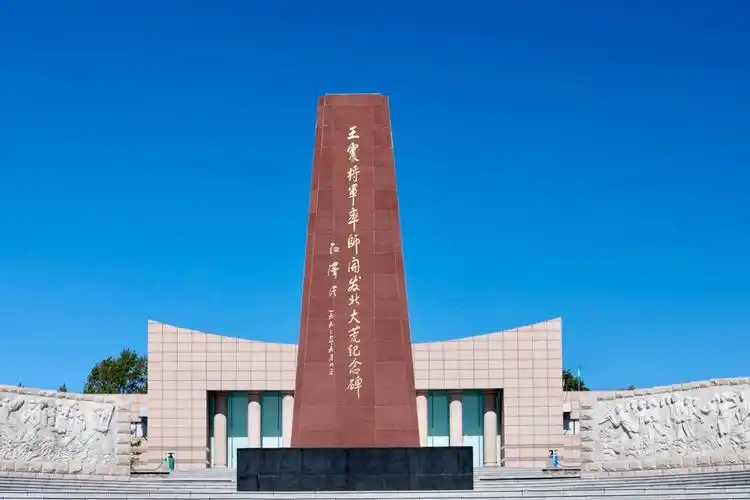 虎头要塞是日本关东军在中国东北东部原中苏边境上的一个军事基地