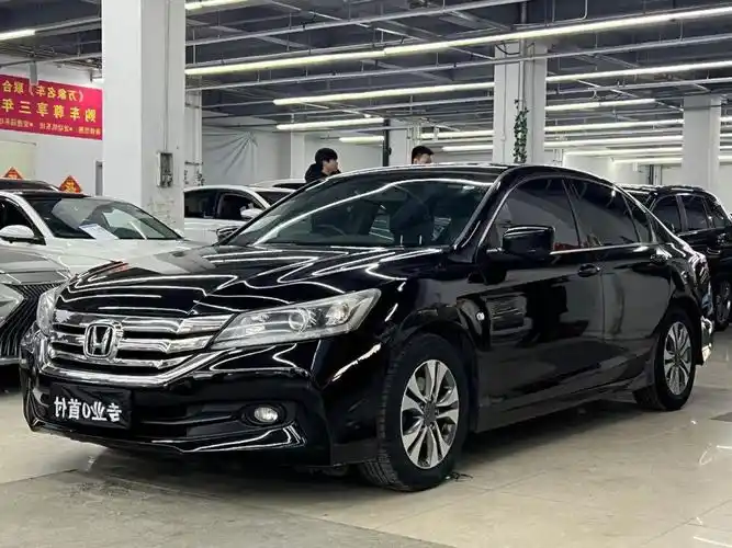 首付1万 全款8.58万 15年九代本田雅阁自动 2.0l 无钥匙进入 一键启动