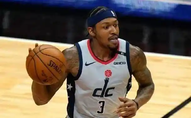 威少追平历史三双纪录,四次赛季三双!比尔得分追赶库里_奇才_nba