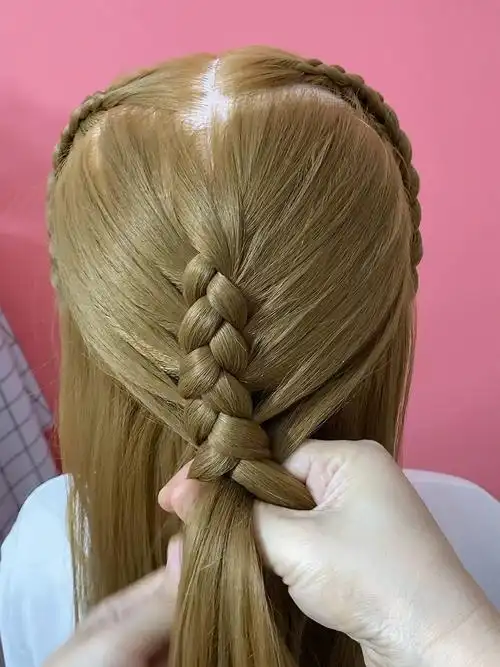 反三股蜈蚣辫开头慢动作教程