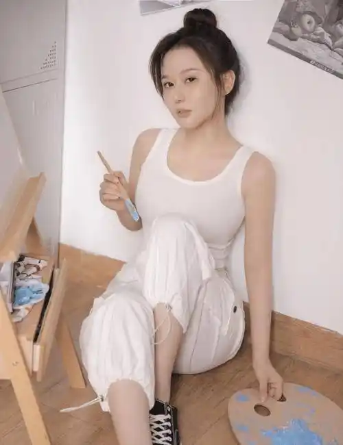 29岁的广州演员何雨桐:不想取代韩师奶,只想做观众喜欢的伍姑娘_房客