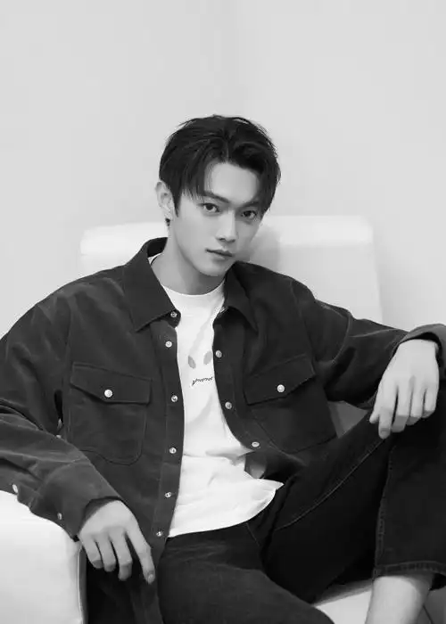 欢娱影视演员许凯soso今日出席平安京opl明星表演赛