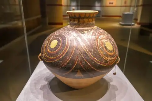 河涅地区位于青海东北部,其核心位置乐都柳湾遗址跨越了马家窑文化