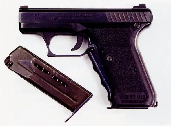 图文:p7m13采用13发弹匣双排单进_新浪军事_新浪网