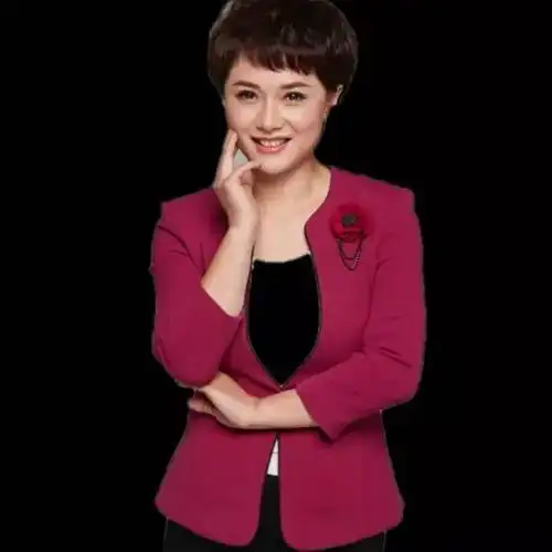 2003~2005年就职于辽宁广播电视台,任国际新闻主持人;2005~2009年体育